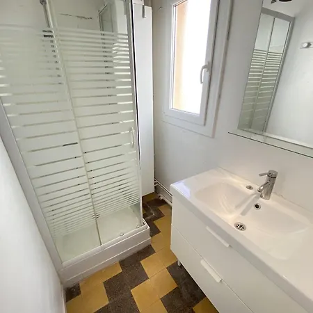 Proche Plage, Centre-ville, Equipe Pour 5 Personnes - Fr-1-781-57 *